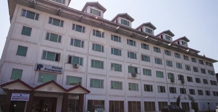Hotel Pamposh Srīnagar Esterno foto